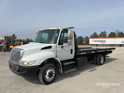 2002 International 4300 4x2 Rollback Truck