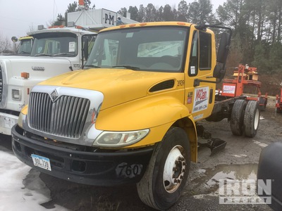 2006 International 4300 4x2 الكابينة والهيكل