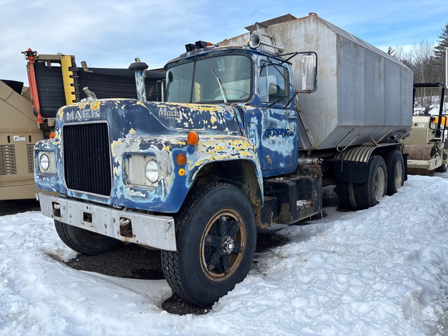 1969 Mack 600 6x4 Water Truck
