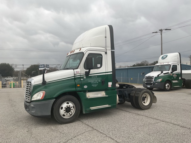 2017 Freightliner Cascadia 125 4x2 S/A Day Cab Truck Tractor