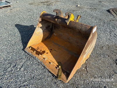 42 in Cleanup Excavator Bucket - Fits Hitachi ZX60USB-5