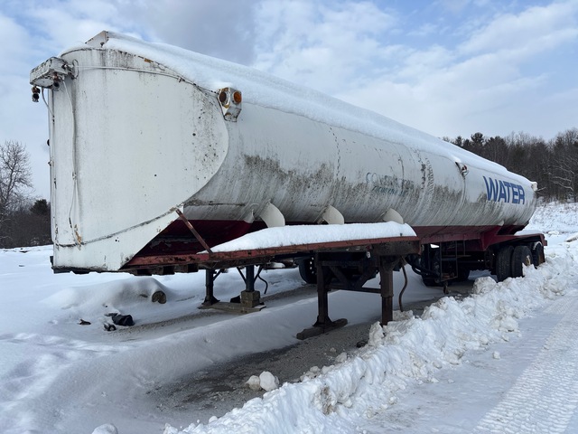 1963 Fruehauf T/A Water Tank Trailer