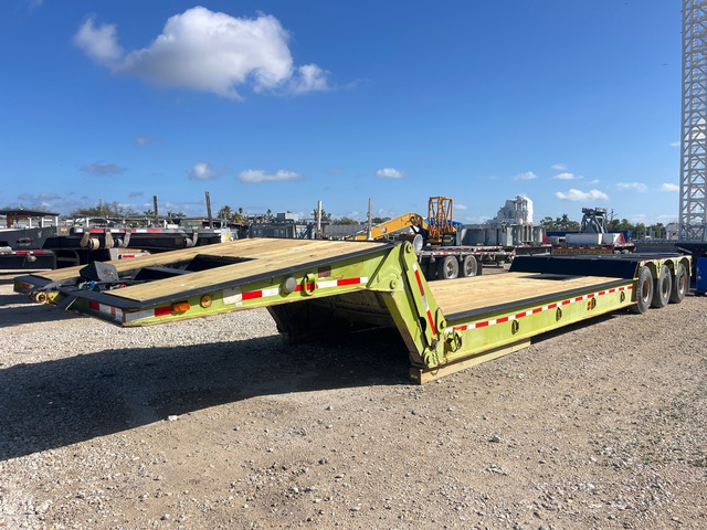 1982 Load King 403DF Tri/A Folding Neck Trailer