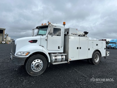 2006 Peterbilt 335 4x2 Camion de servicios