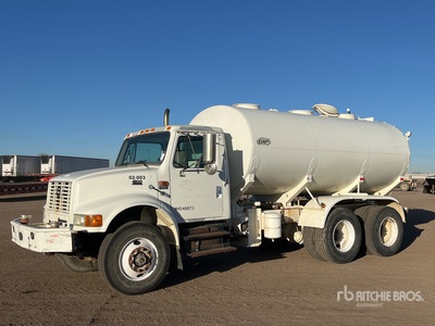 1998 International 4900 3500 gal 6x4 Water Truck