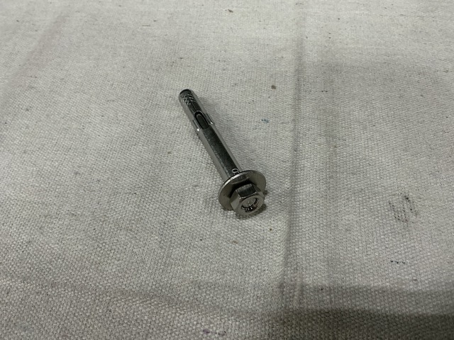 (2,077) Concrete Anchors