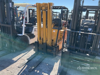 Cat T40B 4000 lb Pneumatic Tire フォークリフト