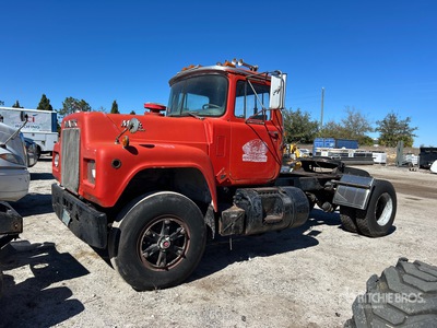 1983 Mack R686T 4x2 Cabeza Tractora Cabina Corta (Inoperable)