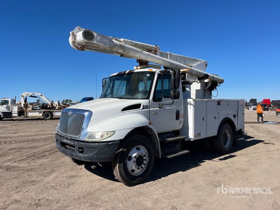Altec L42A 42 ft on 2005 International 4200 4x2 Bucket Truck