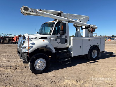 Altec L42A 42 ft on 2003 International 7300 4x4 Bucket Truck