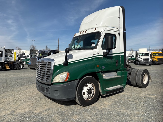 2017 Freightliner Cascadia 125 4x2 S/A Day Cab Truck Tractor