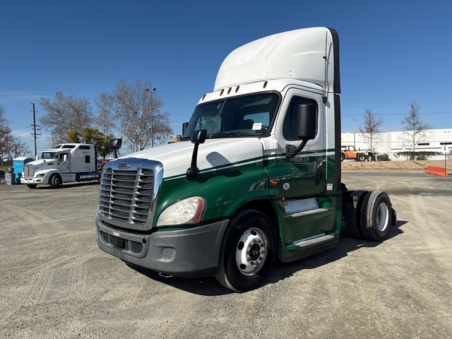 2018 Freightliner Cascadia 125 4x2 S/A Day Cab Truck Tractor