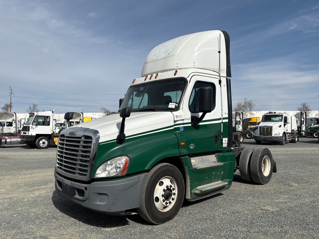 2016 Freightliner Cascadia 125 4x2 S/A Day Cab Truck Tractor