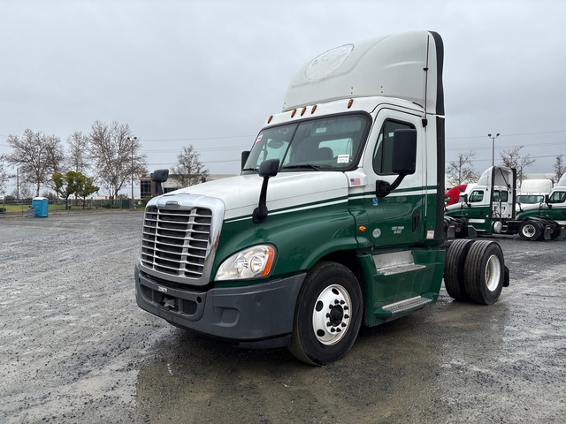 2016 Freightliner Cascadia 125 4x2 S/A Day Cab Truck Tractor