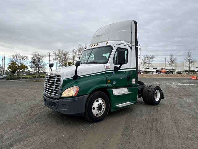 2017 Freightliner Cascadia 125 4x2 S/A Day Cab Truck Tractor