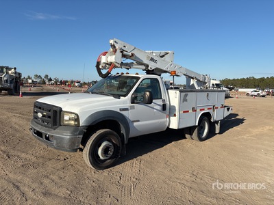 Altec AT37G 37 ft on 2006 Ford F-550 XL 4x2 Bucket Truck