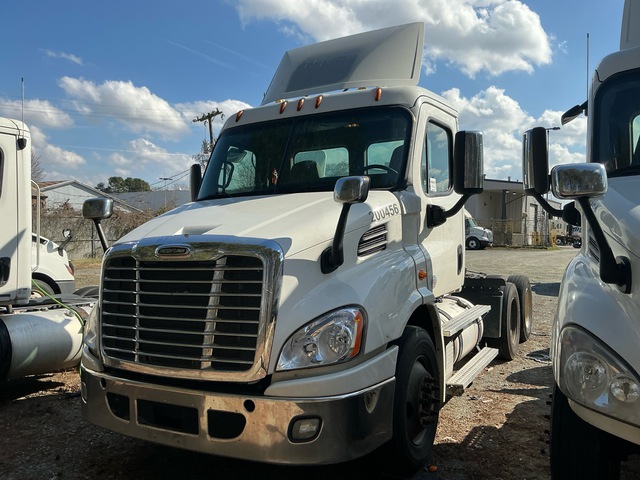 2016 Freightliner Cascadia 113 6x4 T/A Day Cab Truck Tractor