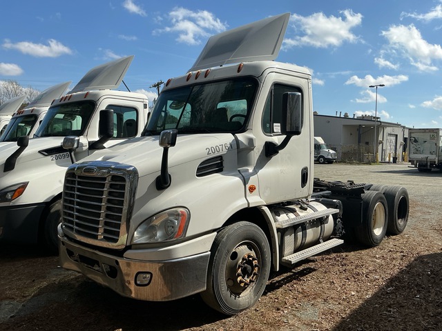 2017 Freightliner Cascadia 113 6x4 T/A Day Cab Truck Tractor