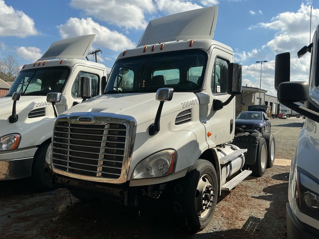2016 Freightliner Cascadia 113 6x4 T/A Day Cab Truck Tractor