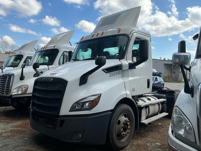 2018 Freightliner Cascadia 116 6x4 T/A Day Cab Truck Tractor