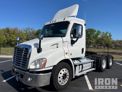 2013 Freightliner Cascadia 113 6x4 Ciągnik siodłowy T/A z kabiną dzienną