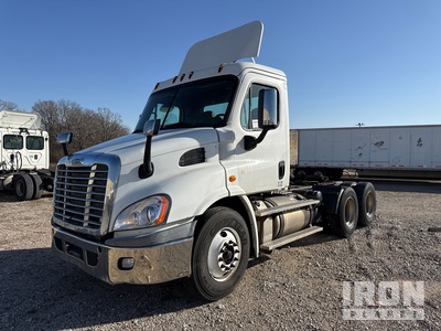 2015 Freightliner Cascadia 113 6x4 Ciągnik siodłowy T/A z kabiną dzienną