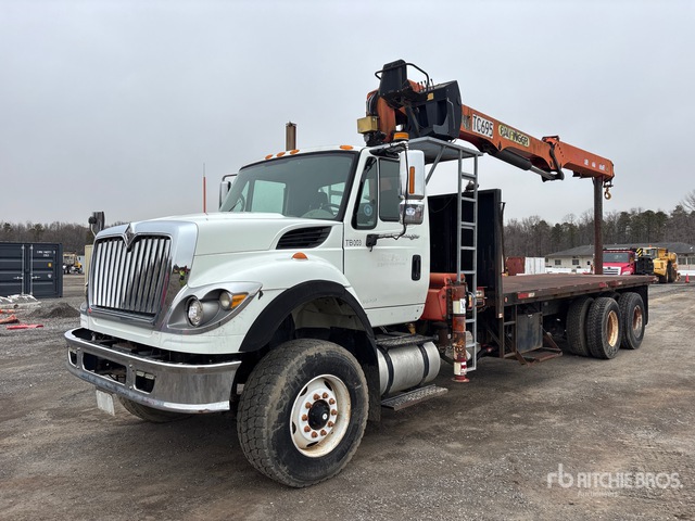2002 Palfinger PW380 9260 lb Knuckle Boom on 2008 International 7600 6x4 Boom Truck