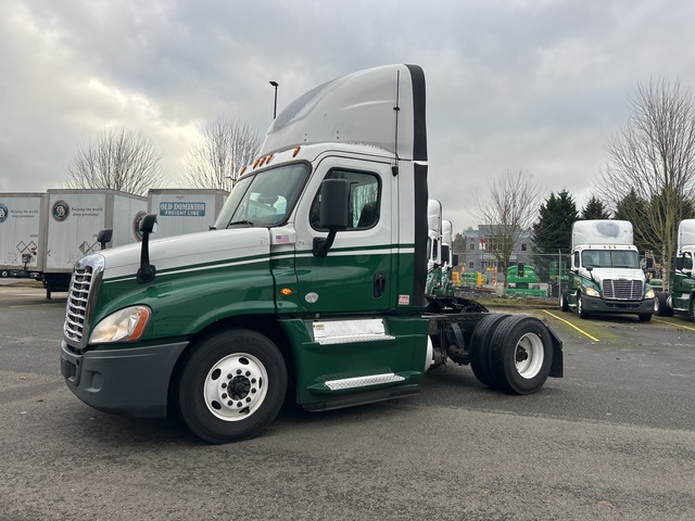 2016 Freightliner Cascadia 125 4x2 S/A Day Cab Truck Tractor