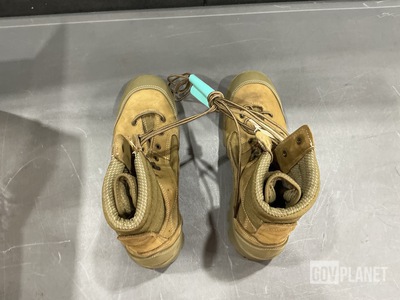 (33) Pairs of Men's Boots