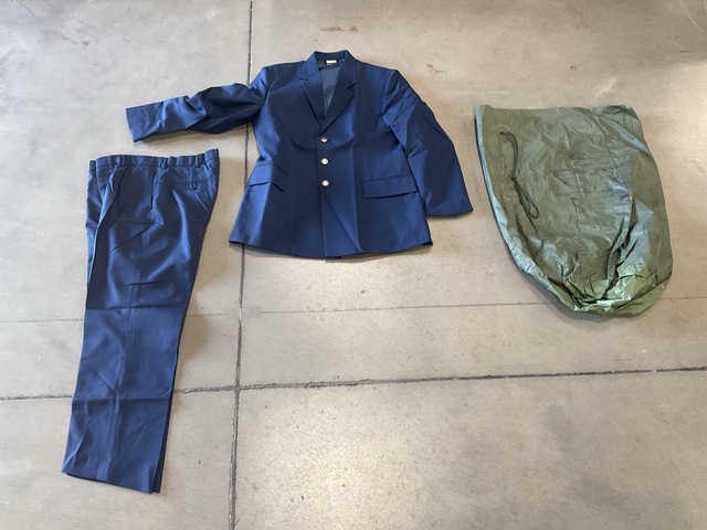 (19) Men&rsquo;s Coats, (32) Pairs of Men&rsquo;s Trousers & Assorted Items