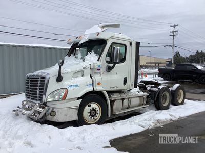 2013 Freightliner Cascadia 113 6x4 Cabeza Tractora Cabina Corta (Inoperable)