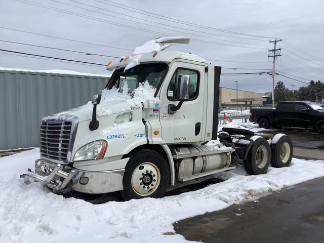 2013 Freightliner Cascadia 113 6x4 T/A Day Cab Truck Tractor (Inoperable) 2013 Freightliner Cascadia 113 6x4 T/A Day Cab Truck Tractor (Inoperable)