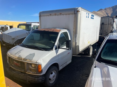 2001 GMC 3500 4x2 Furgoneta caja cerrada (Inoperable)