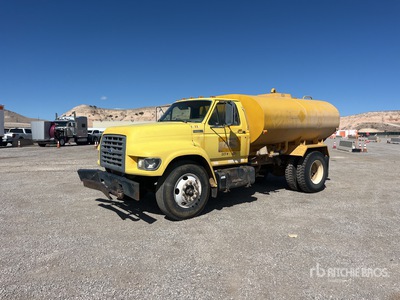 1997 Ford F-800 2000 gal 4x2 Wassertank-Lkw