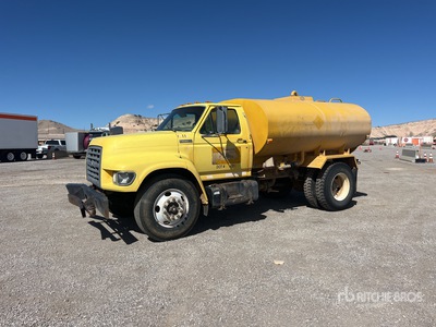 1997 Ford F-800 2000 gal 4x2 Water Truck