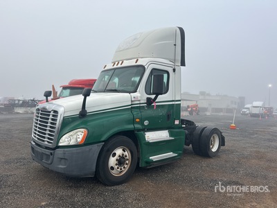 2017 Freightliner Cascadia 125 4x2 Ciągnik siodłowy z kabiną dzienną S/A