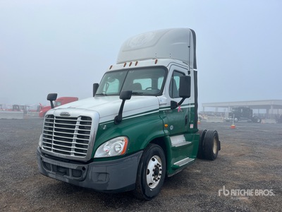 2017 Freightliner Cascadia 125 4x2 Ciągnik siodłowy z kabiną dzienną S/A