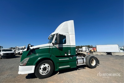2013 Volvo VNL 4x2 S/A Day Cab Truck Tractor