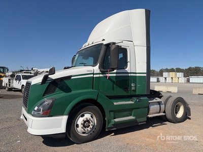 2014 Volvo VNL 4x2 Ciągnik siodłowy z kabiną dzienną S/A