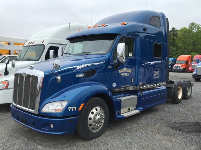 2015 Peterbilt 587 T/A Sleeper Truck Tractor
