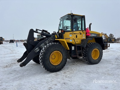 2016 Komatsu WA250PZ-6 Wheel Loader