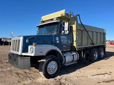 2000 Volvo WG 8x4 Camion à benne basculante Tri/E