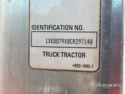 2011 Kenworth T800B 6x4 تراكتور شاحنة كابينة النوم (ثنائية المحور)