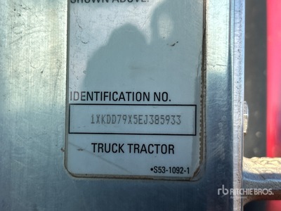 2013 Kenworth T800B 6x4 تراكتور شاحنة كابينة النوم (ثنائية المحور)