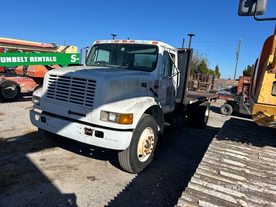 2001 International 4700 4x2 Camión Caja Abierta (Inoperable)