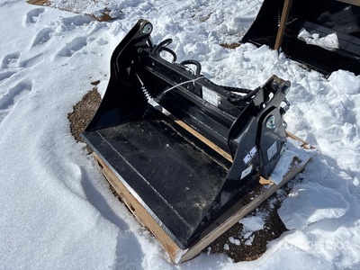 2026 GIYI GY-XKH39 39 in Multi-Purpose Mini Skid Steer Bucket (Unused)