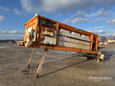 2005 Giletta HF7045D Salt Spreader