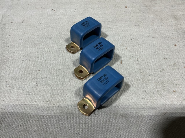 (286) Bell Textron 30-302-2D11J17 Loop Clamps