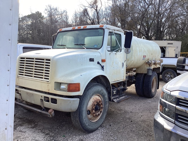 2000 International 4700 1500 gal 4x2 Water Truck