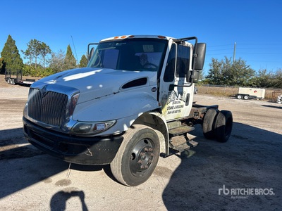 2006 International 4200 SBA 4x2 Cab and Chassis (Inoperable)